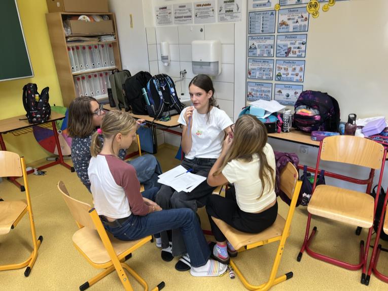 záběry z&nbsp;aktivit podporující spolupráci, skupinové činnosti a&nbsp;praktičnost